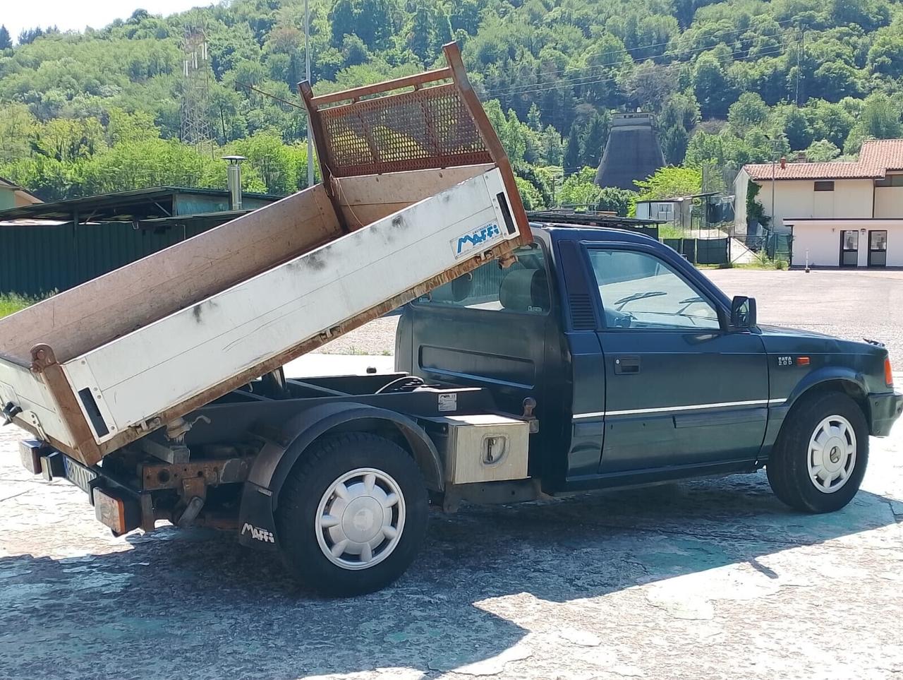 Tata Ribaltabile anno 99 cc 2.0 diesel