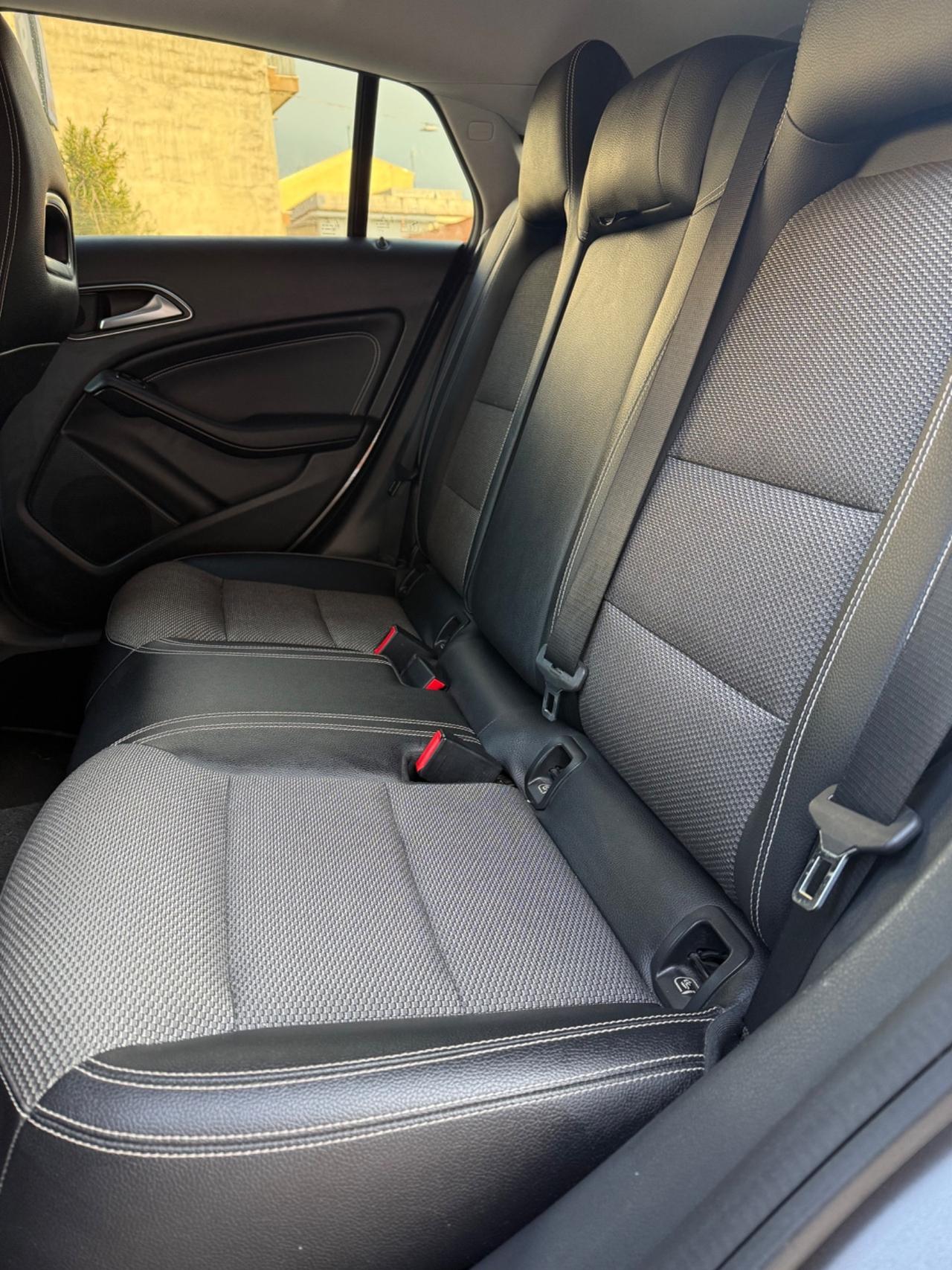 Mercedes-benz CLA 180 d Premium