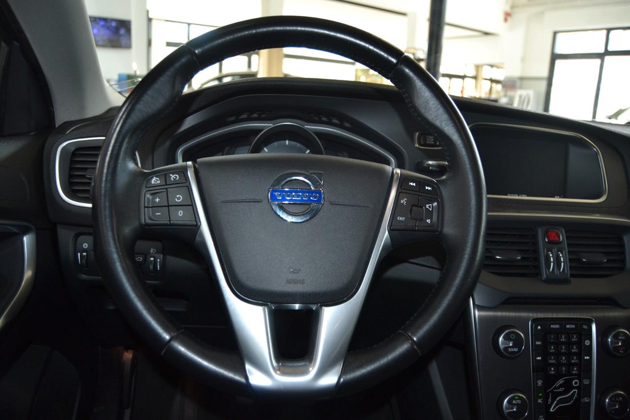 Volvo V40 1.6D2 115CV Momentum UniPro/Navi/Cruise
