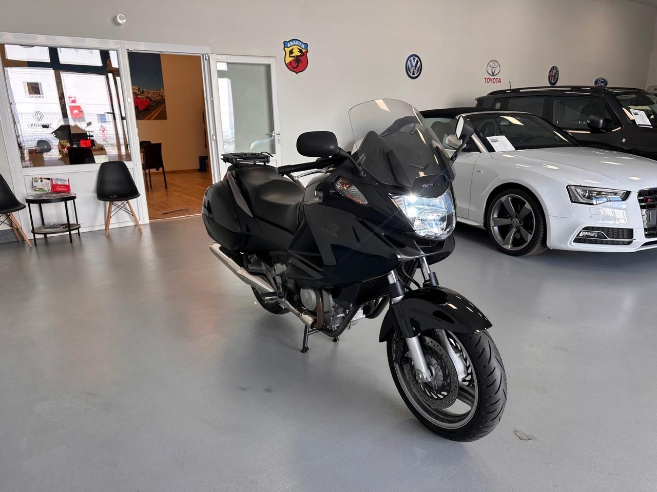 HONDA DEAUVILLE 700
