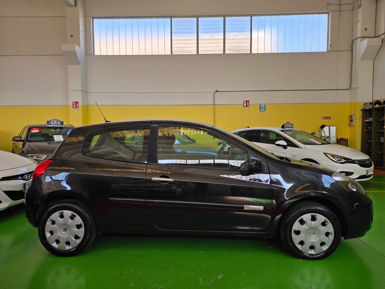 Renault Clio 1.2 16V 3 p. Luxe Neopatentati