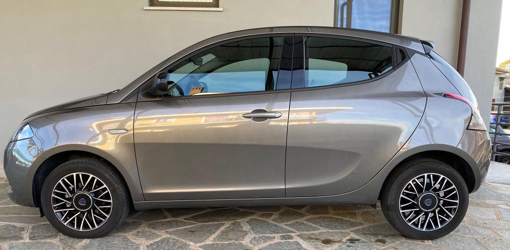 Lancia Ypsilon 1.0 firefly hybrid Platino s&s 70cv