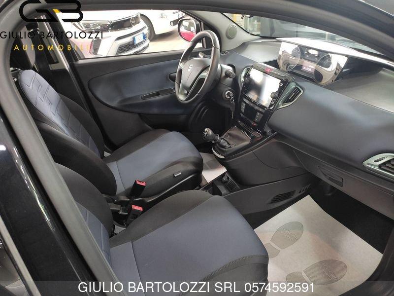 Lancia Ypsilon 1.0 FireFly 5 porte S&S Hybrid Platino