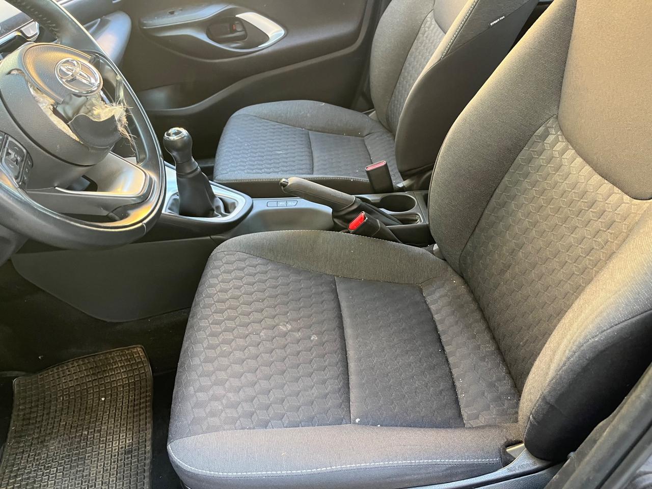 Toyota Yaris 1.0 benzina. INCIDENTATA