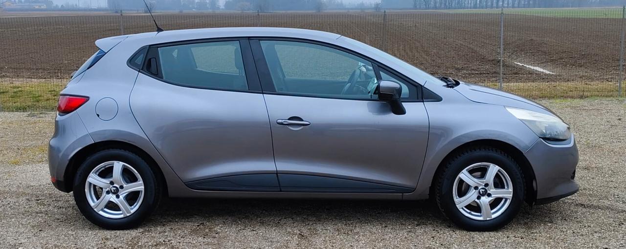 Renault Clio 1.2 75CV 5 porte Costume National