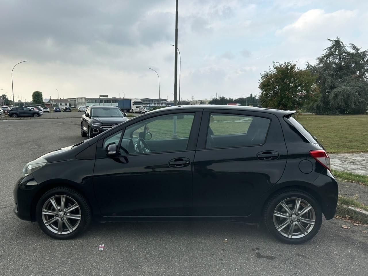 Toyota Yaris 1.3 Lounge (110.000KM!!) PREZZO 8490€