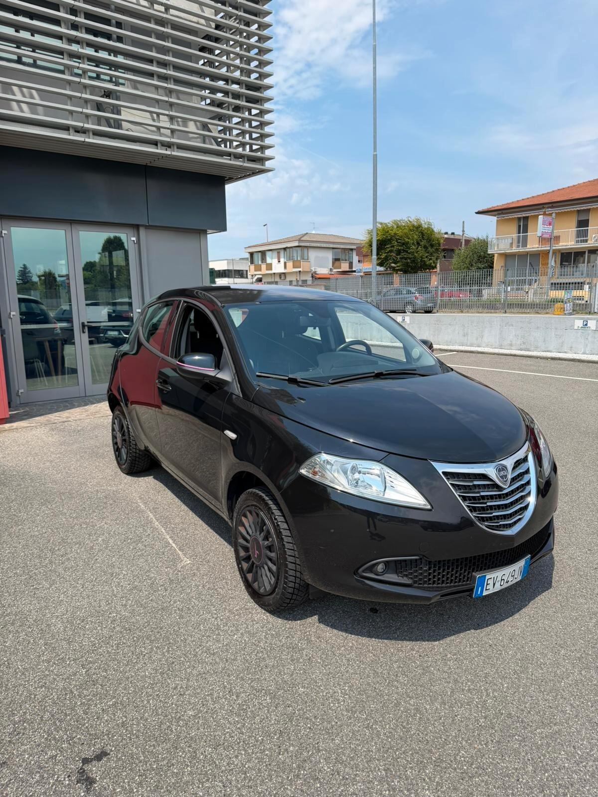 Lancia Ypsilon 0.9 TwinAir 85 CV 5 porte Benzina Metano Ecochic
