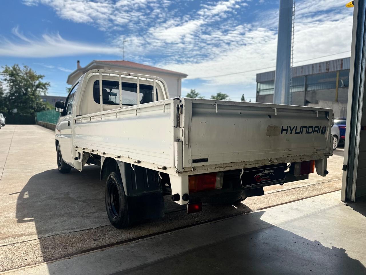Hyundai H-1 2.5 TDI Autocarro CASSONATO FISSO 3 POSTI