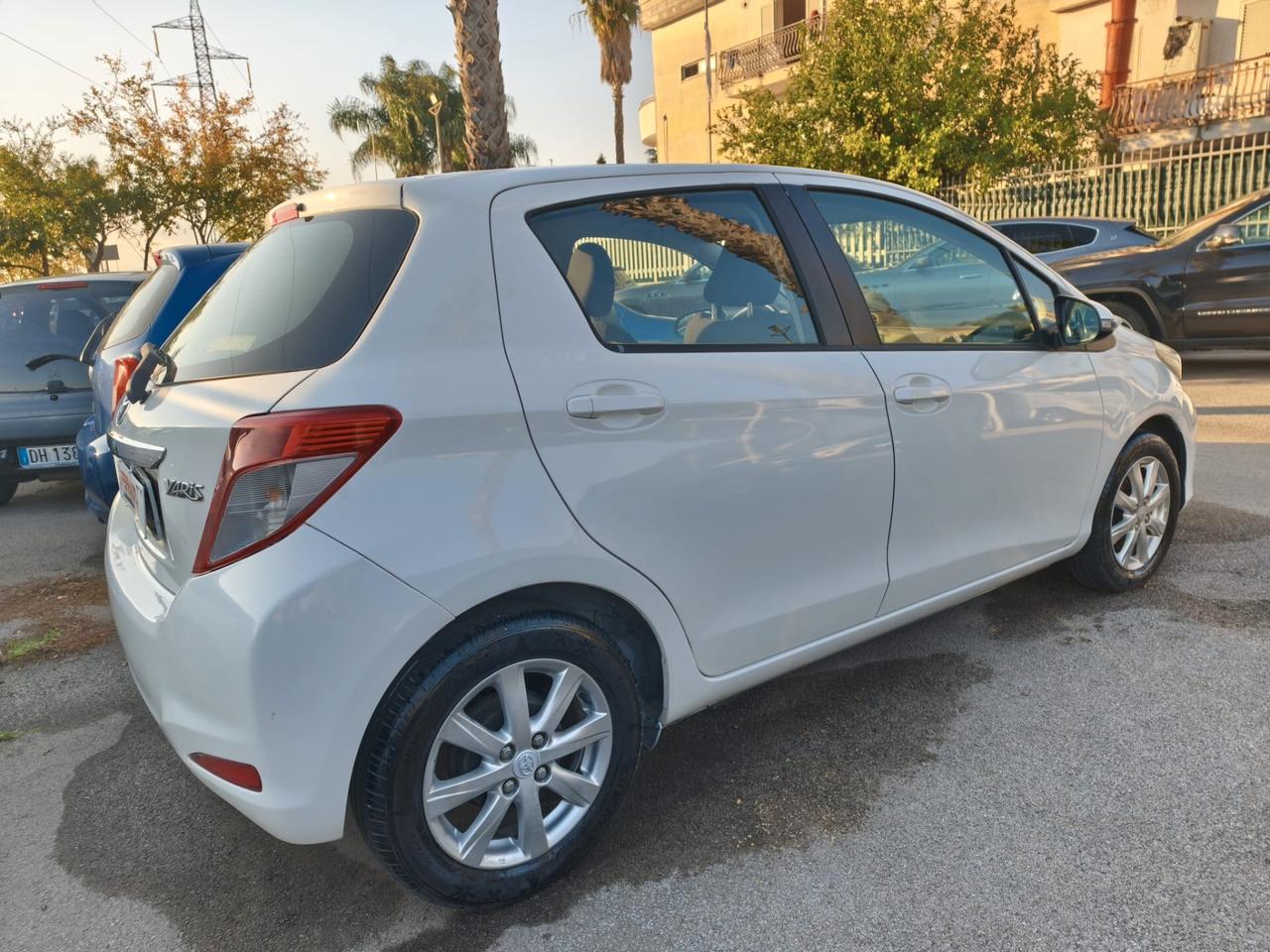 TOYOTA YARIS 1.0 LOUNGE +NAVI