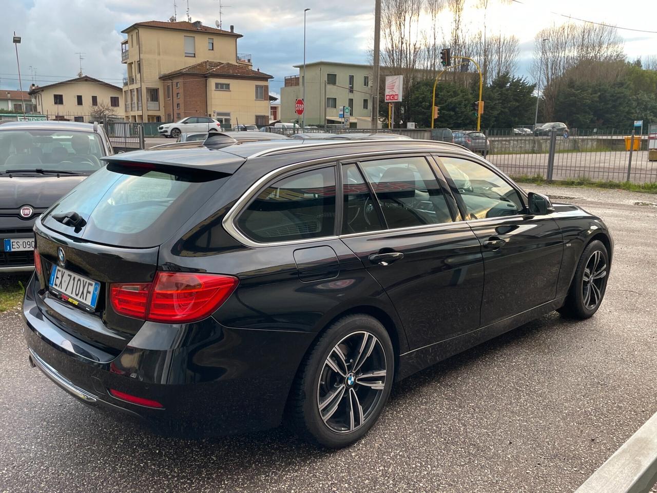 Bmw 318 318d Touring Luxury aut. NEOPATENTATI - GANCIO TRAINO