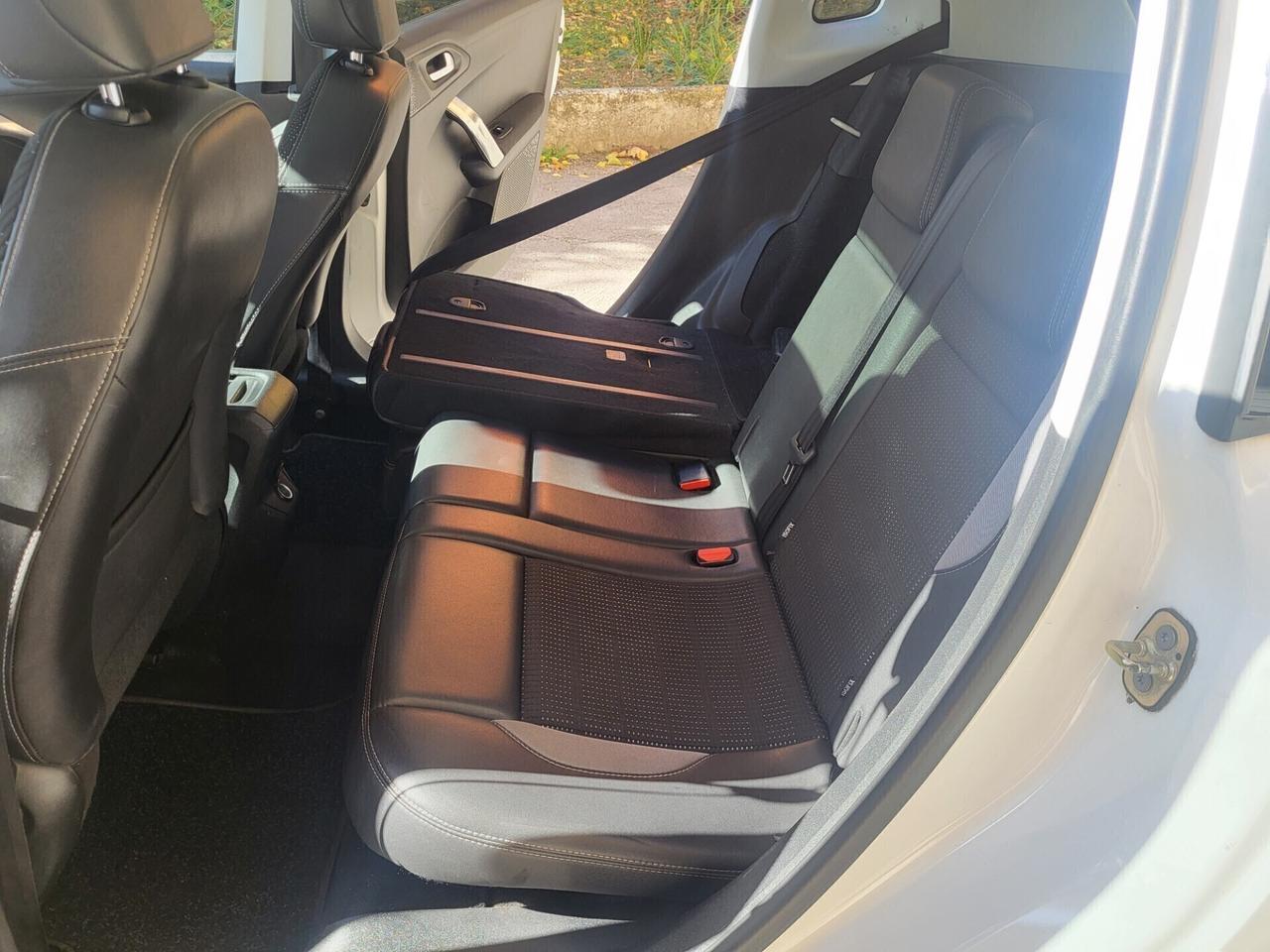 PEUGEOT 2008 1,6 HDI-TETTO PANOR-NAVI-3 REVISIONI