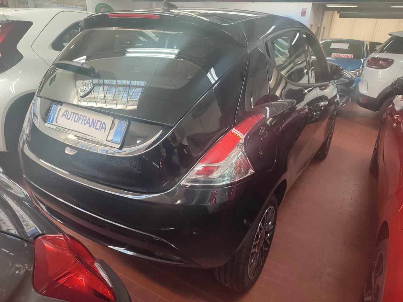 Lancia Ypsilon 1.0 FireFly 5 porte S&S Hybrid Platino