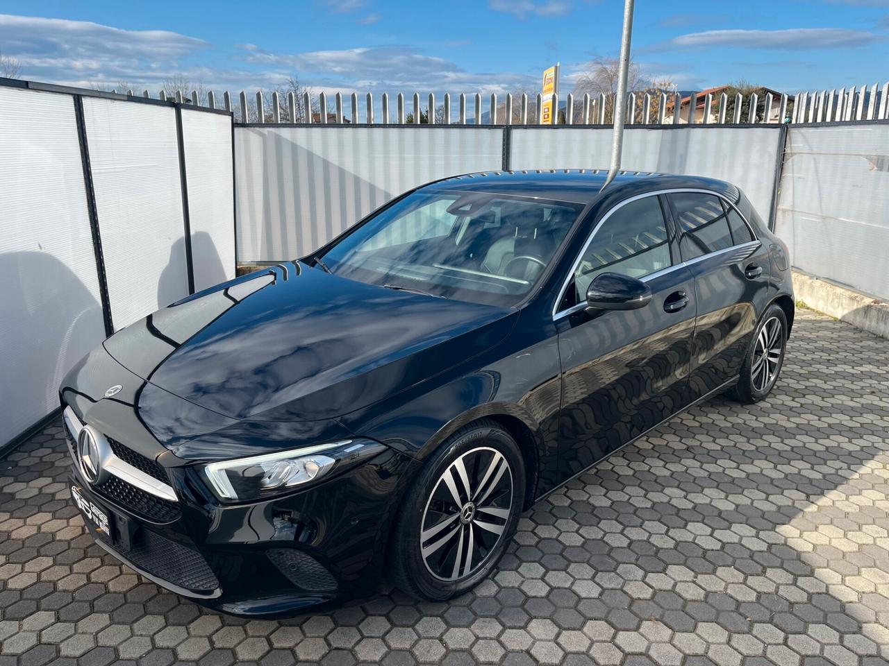 Mercedes A 180d 2.0cc 116cv Auto Sport *LUCI AMBIENT*