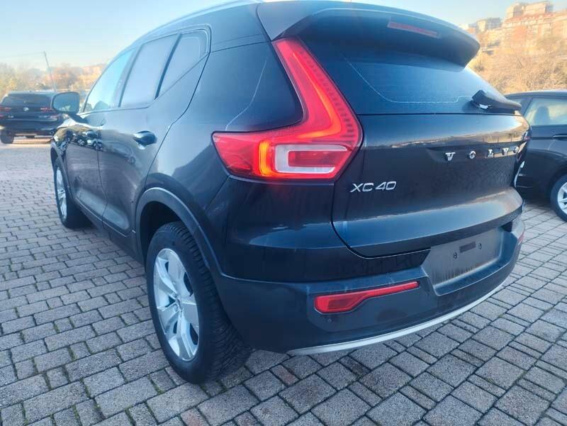 Volvo XC40 D3 Momentum 2.0 TDI 150 CV Automatica