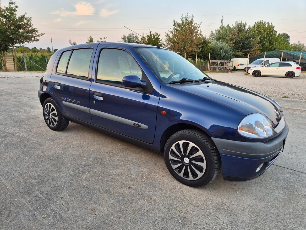 Renault Clio 1.4 cat 5 porte MTV neopatentati