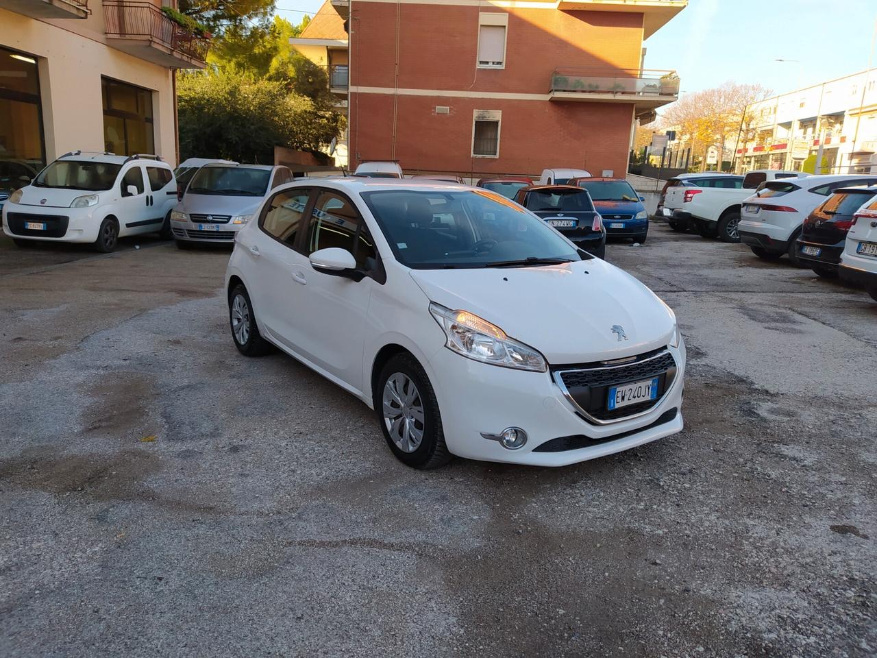 Peugeot 208 1.4 HDi 68 CV 5 porte Active Neopatentati