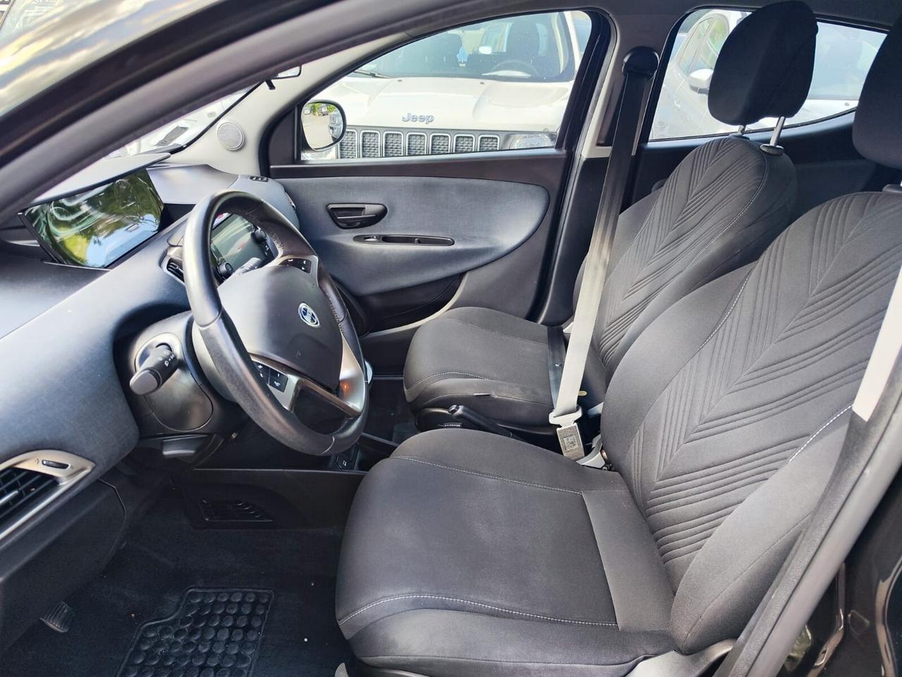 Lancia Ypsilon 1.0 FireFly 5 porte S&S Hybrid Gold