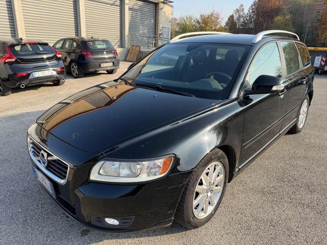 VOLVO V50 D2 R-design senza nessun lavoro da fare