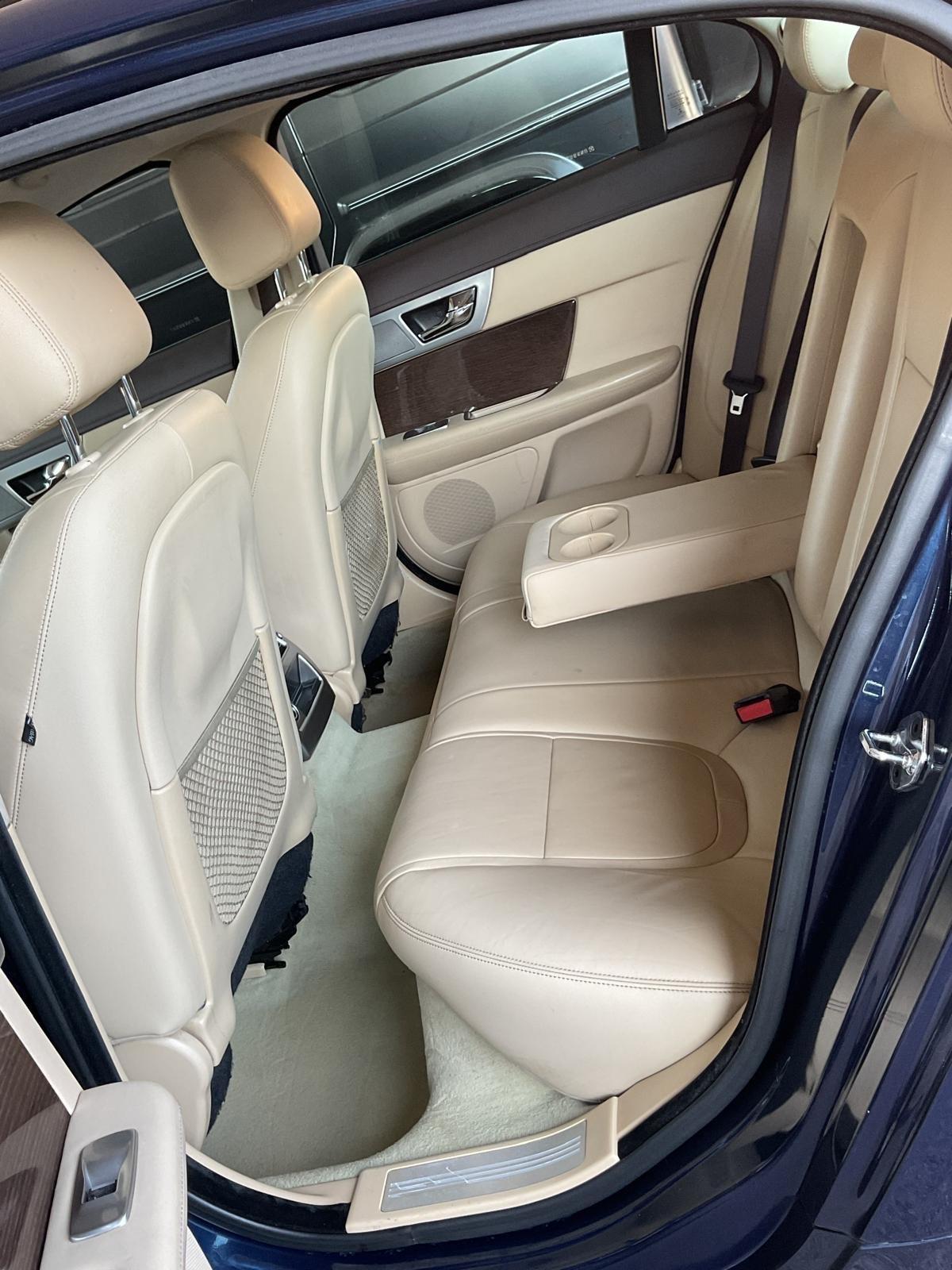 XF 3.0 D V6 Premium Luxury-unipro-rate-garanzia-
