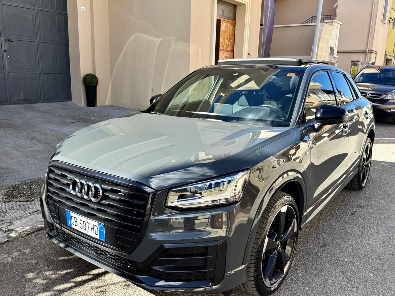 Audi Q2 35 TDI 2.0 Identity Black TETTO APRIBILE