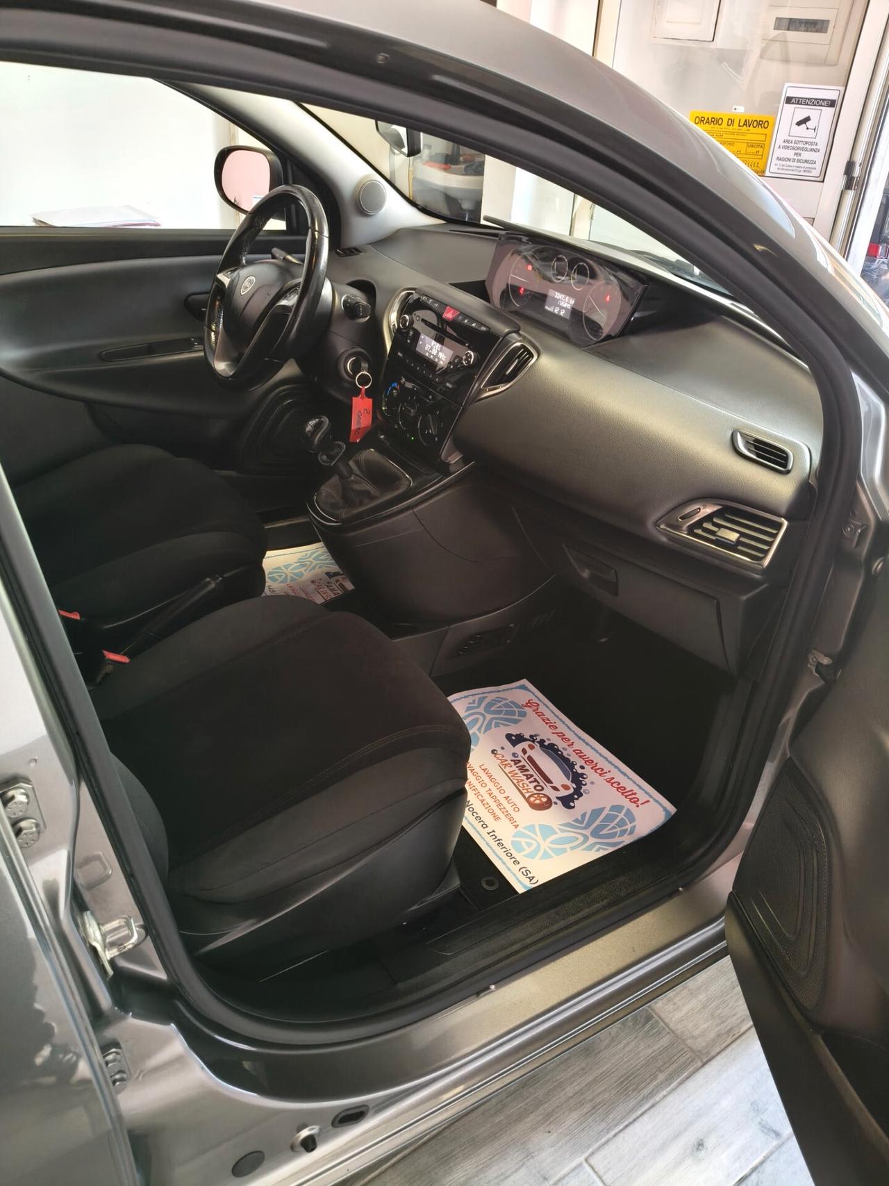 Lancia Ypsilon 5 porte Metano Ecochic Gold