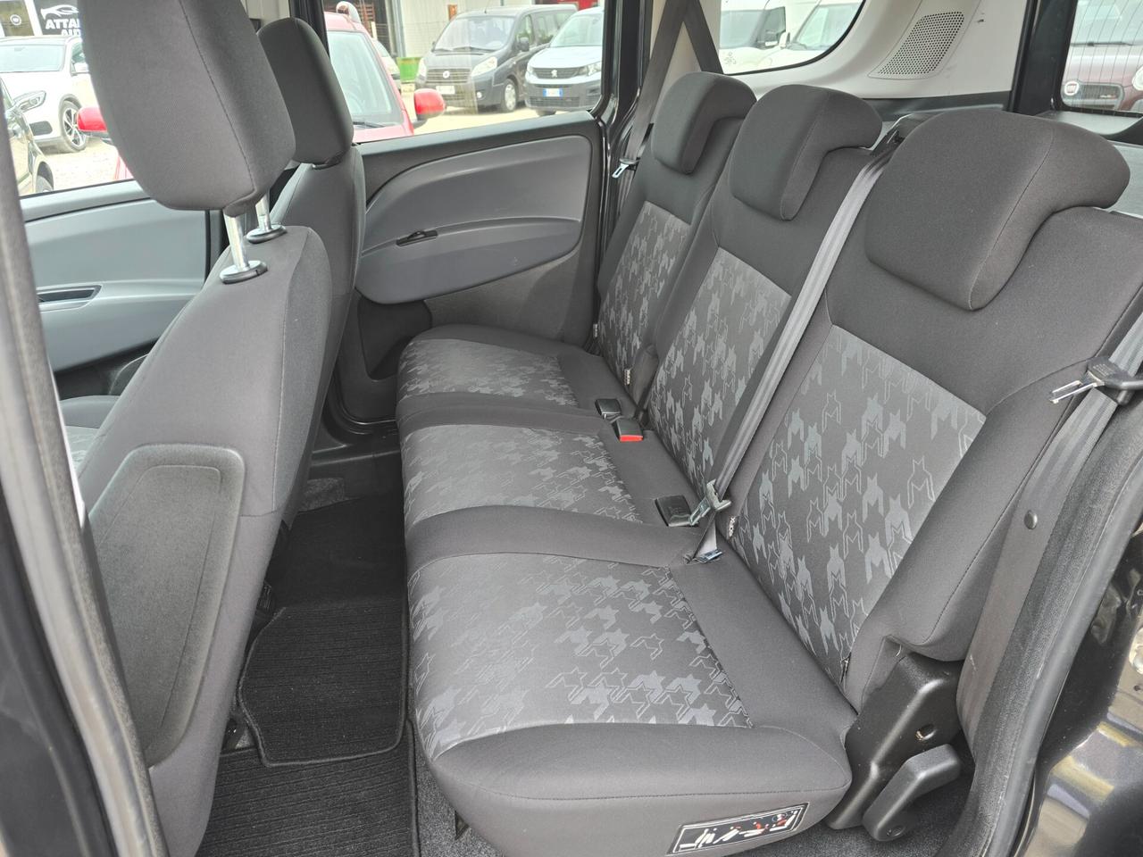 Opel Combo 5 posti fiat Doblò