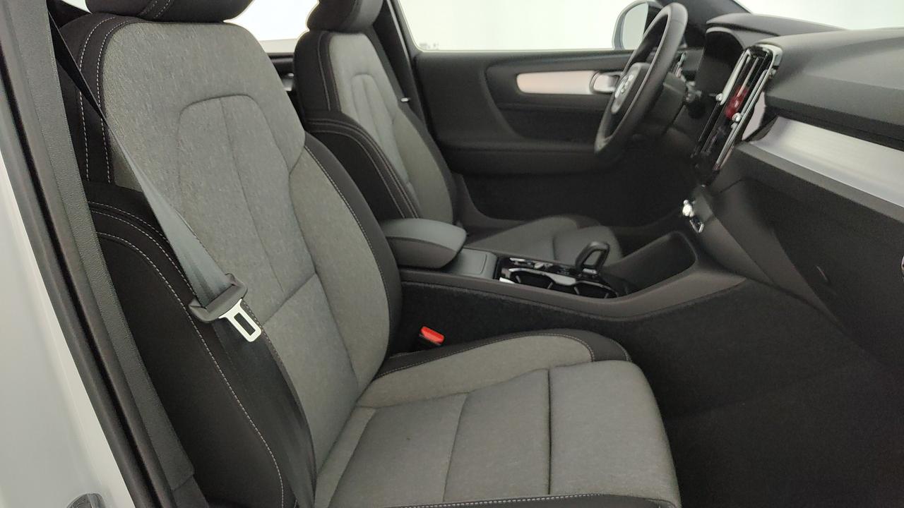 VOLVO XC40 2.0 b3 Plus Dark auto