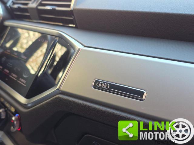 AUDI Q3 35 TFSI 150 CV S Tronic S Line Identity Black