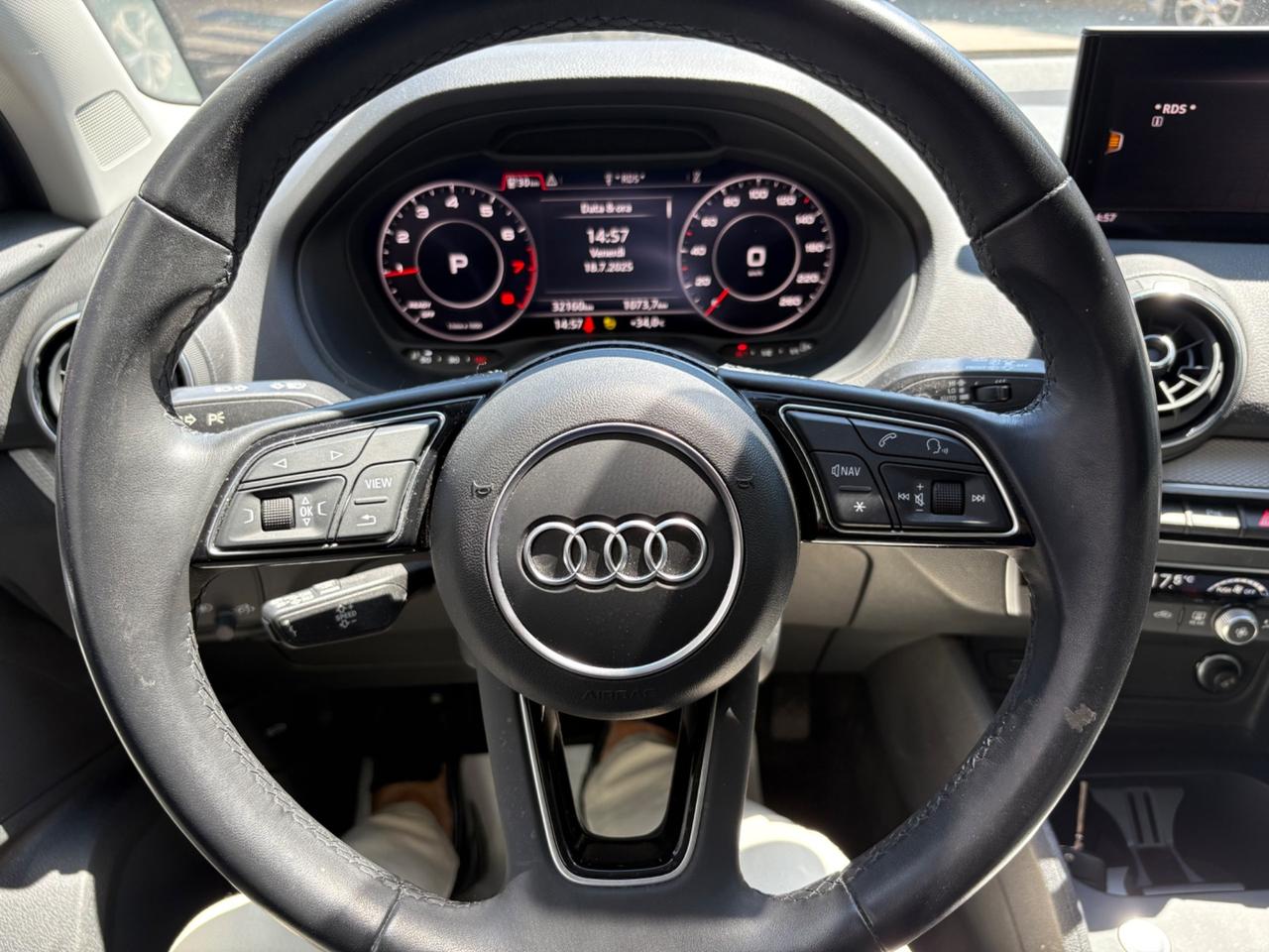 Audi Q2 35 TFSI S tronic Identity Black