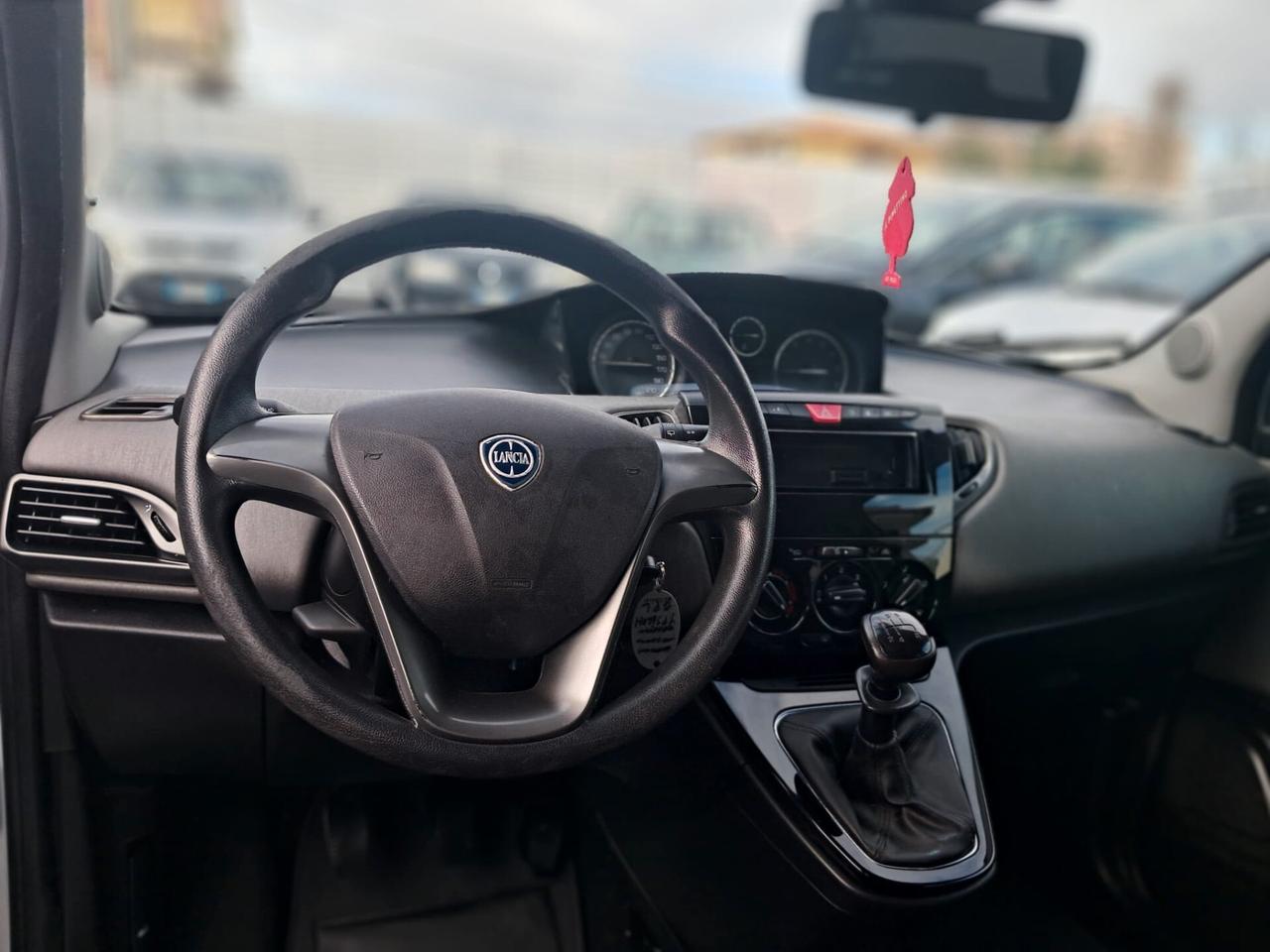 Lancia Ypsilon 1.2 69 CV 5 porte GPL Ecochic Silver