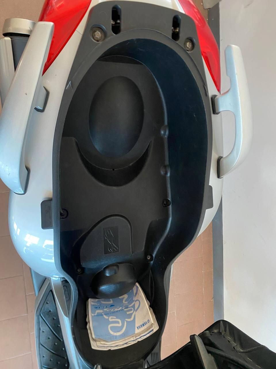Yamaha X-Max 250