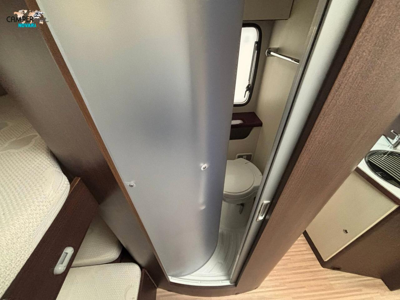 BLUCAMP OCEAN 511 - Semintegrale con letto basculante e letti a castello in coda