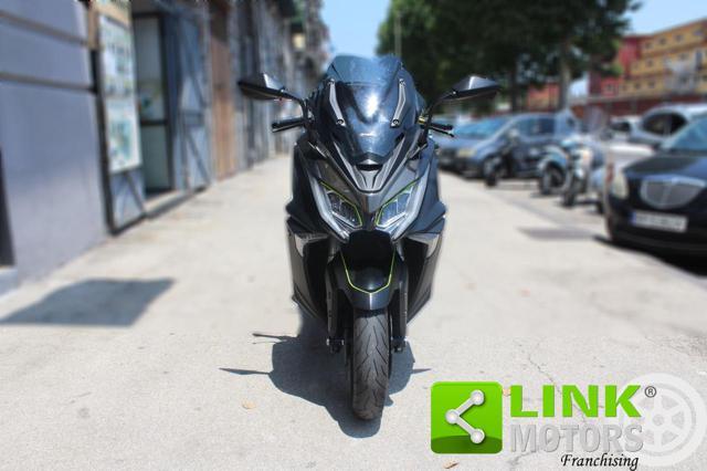 KYMCO AK 550 .