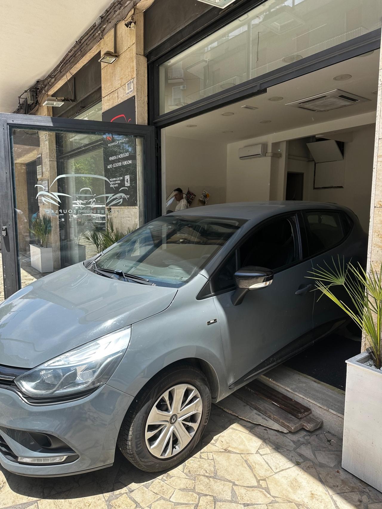 Renault Clio dCi 8V 75 CV 5 porte Moschino Life