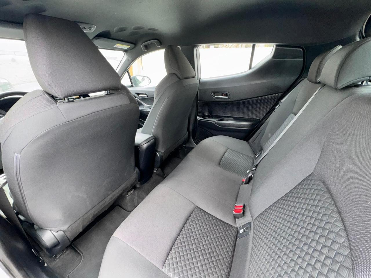 Toyota C-HR 1.8 Hybrid E-CVT Business