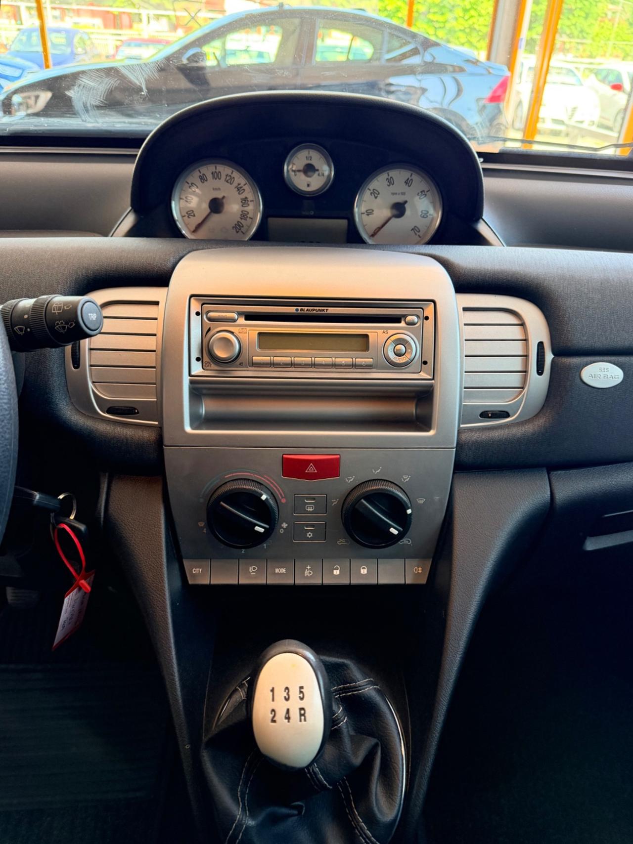 Lancia Ypsilon 1.2Benzina 60cv Neopatentati
