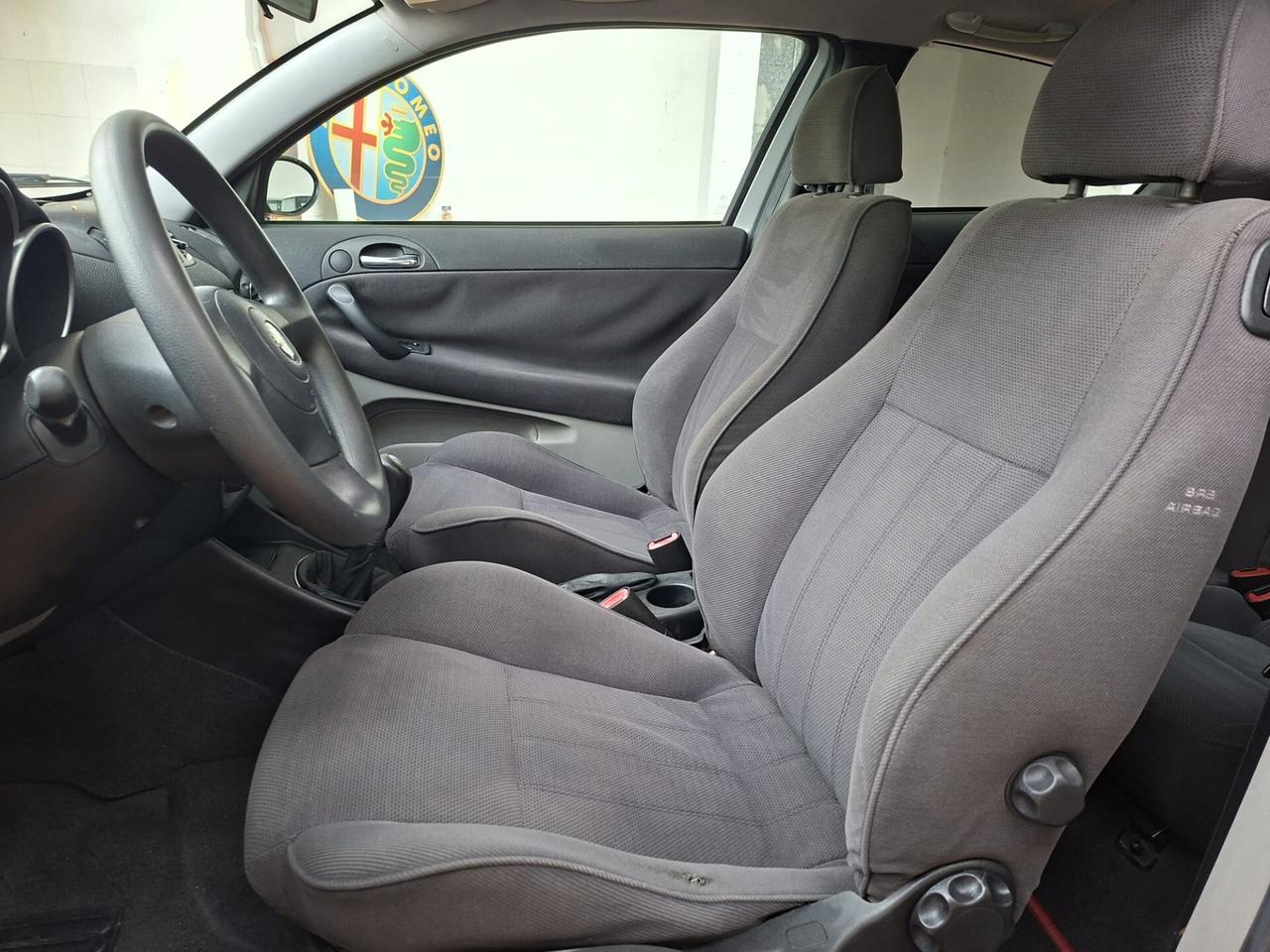 Alfa Romeo 147 1.6i 16V Twin Spark cat 3p. Distinctive