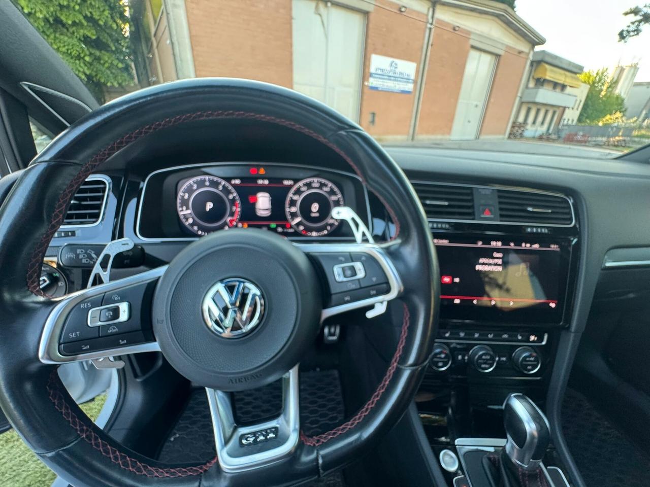 Volkswagen Golf GTI Golf 2.0 TSI GTI