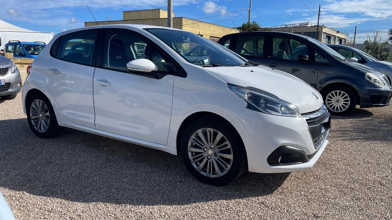 Peugeot 208 PureTech 82 5 porte Allure