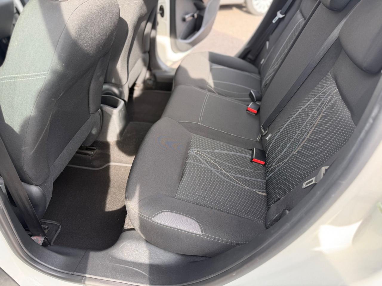 Peugeot 208 1.4 HDi 68 CV 5 porte Allure