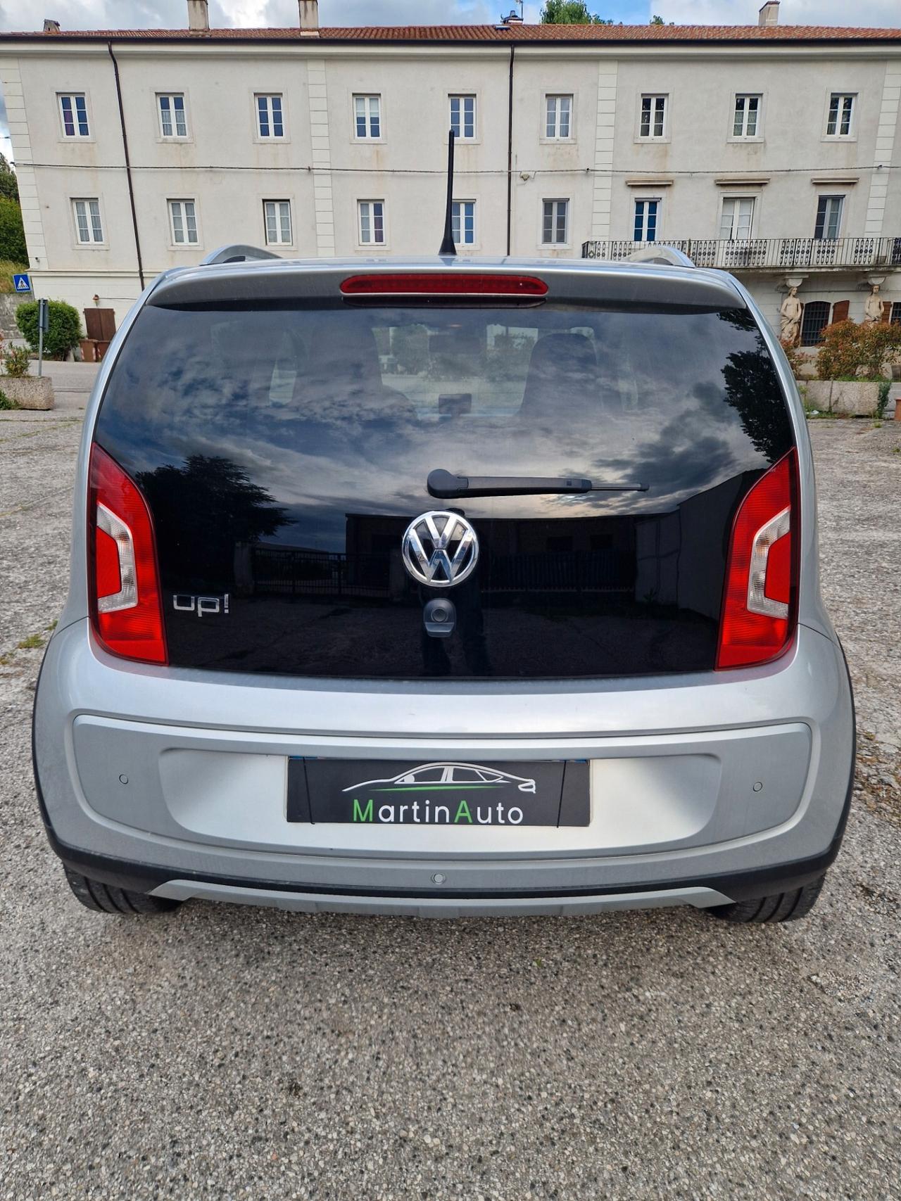 Volkswagen Up Cross - 2015
