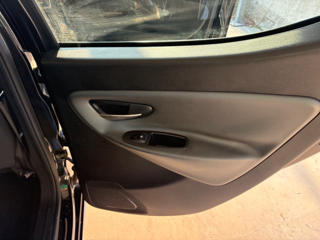 LANCIA Ypsilon 1.2 69 CV 5 porte GOLD OK NEOPATENTATI COME NUOVA