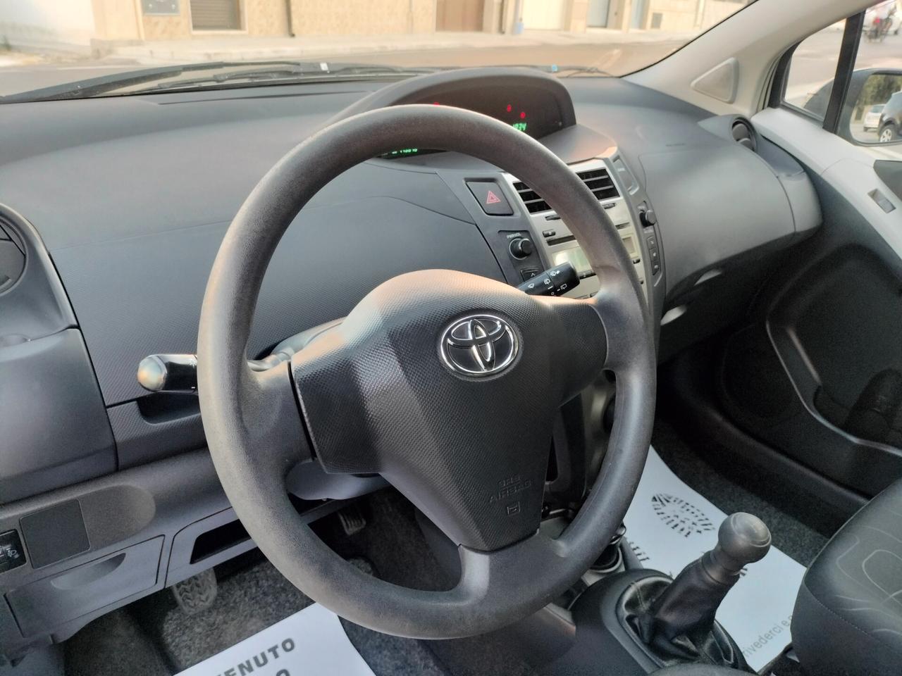 Toyota Yaris 1.0 5 porte Sol