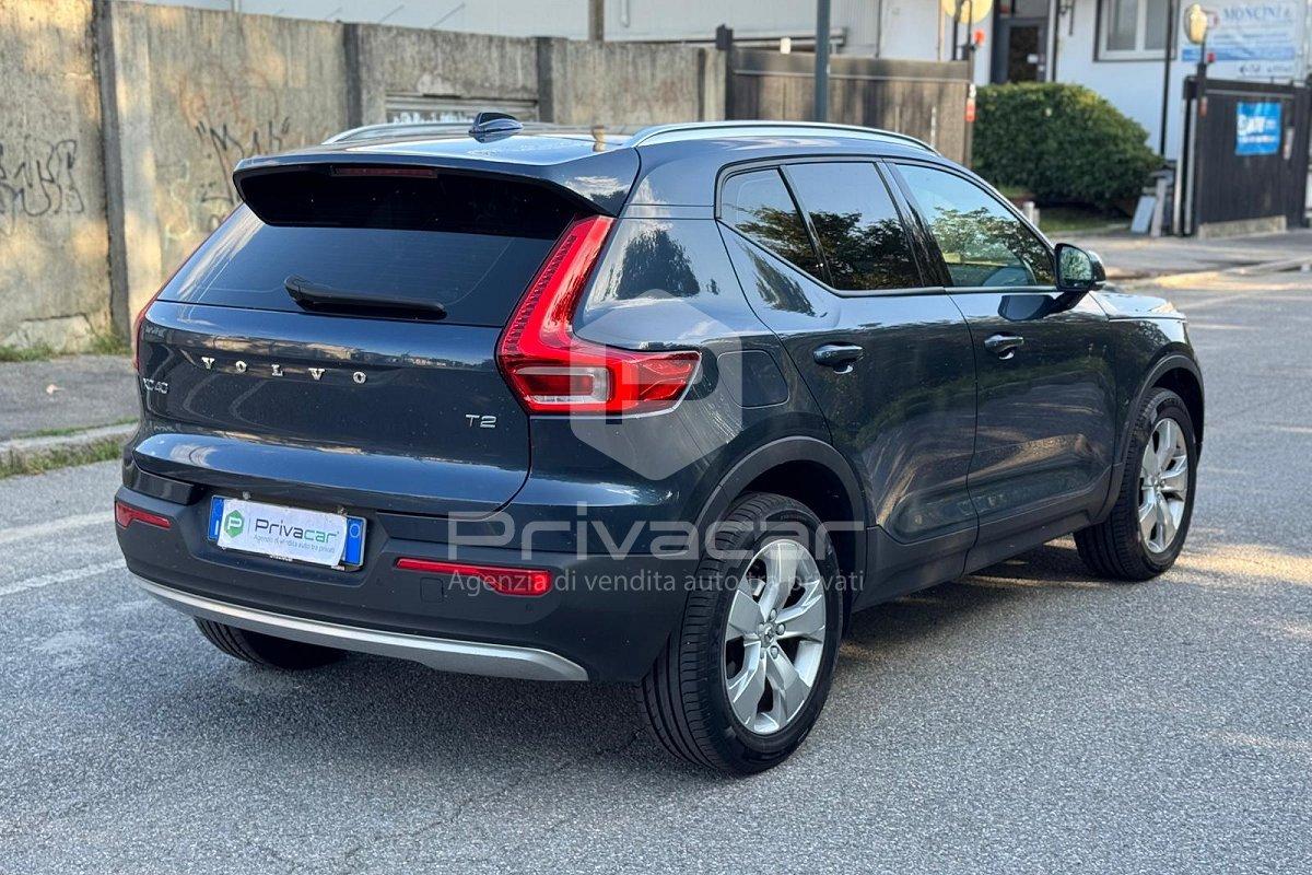 VOLVO XC40 T2 Geartronic Momentum Pro