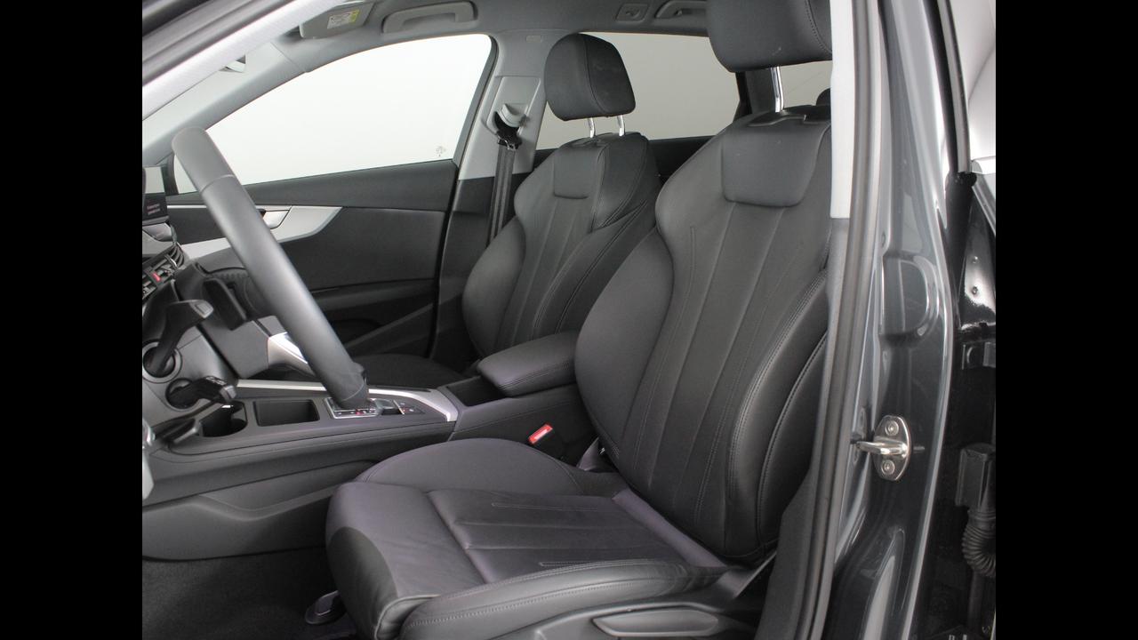 Audi A4 AVANT 30 TDI S TRONIC