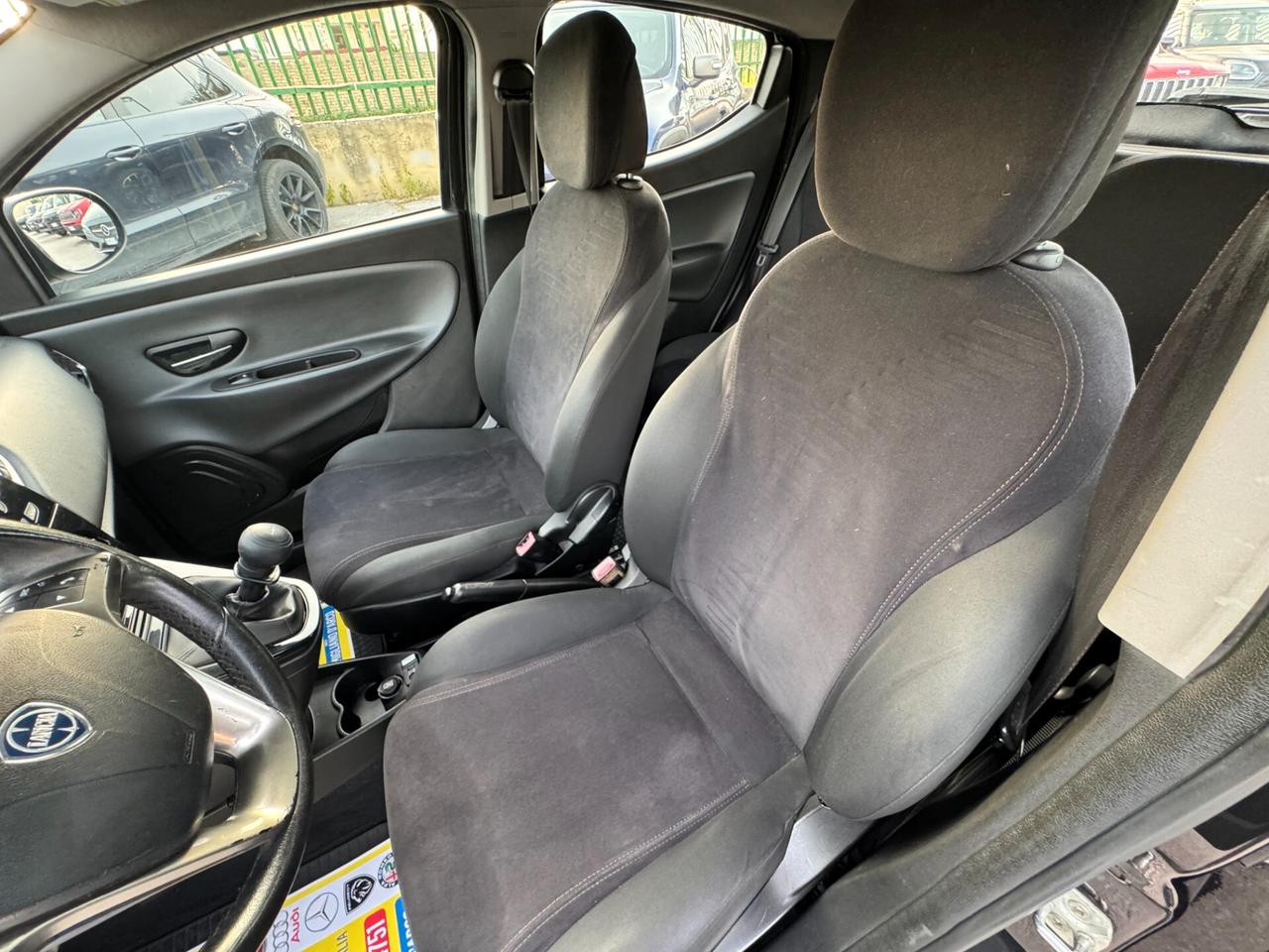 Lancia Ypsilon 0.9 TwinAir 85 CV 5 porte Metano Ecochic Silver