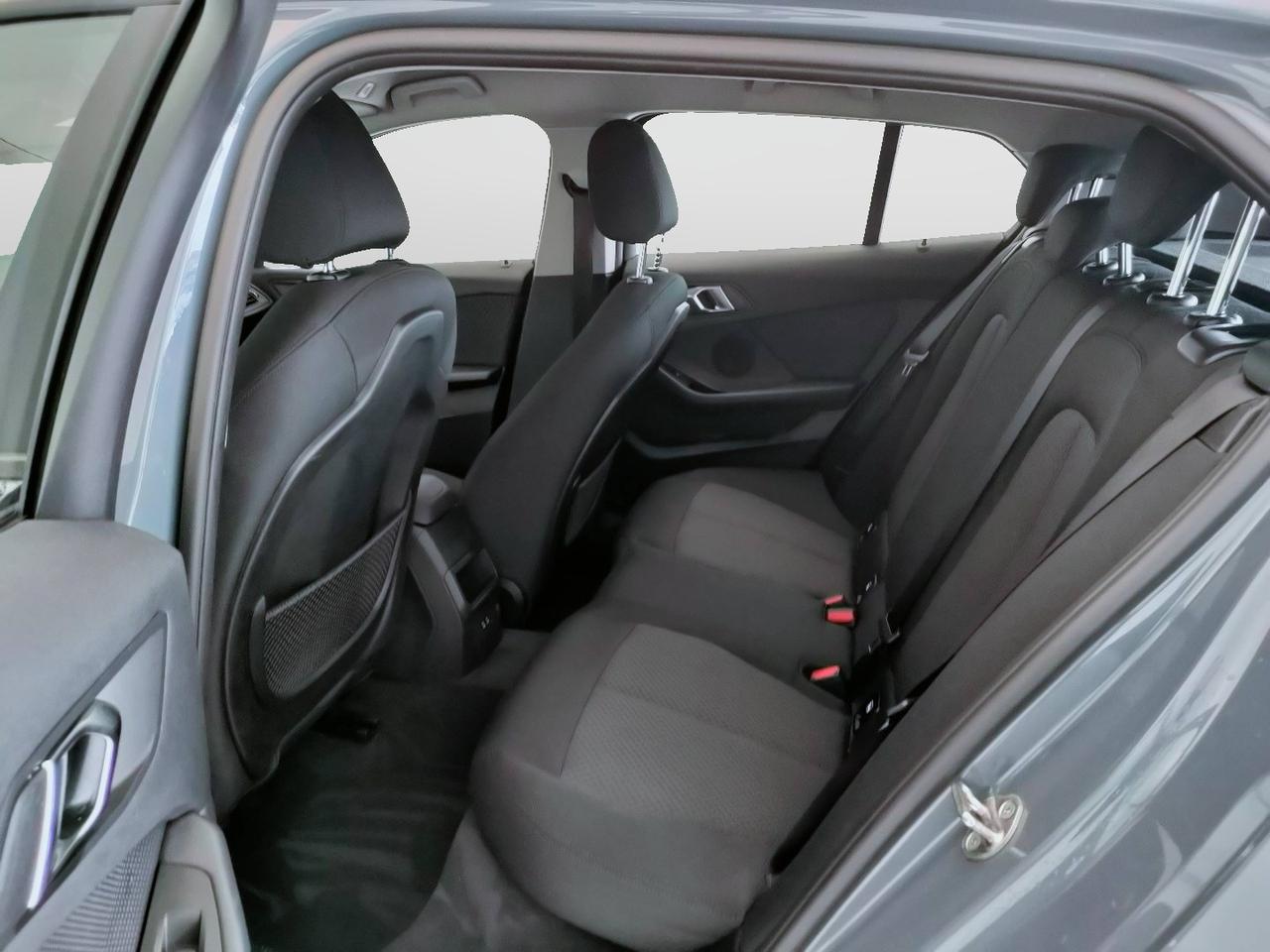 BMW Serie 1 F40 - 116d Business Advantage