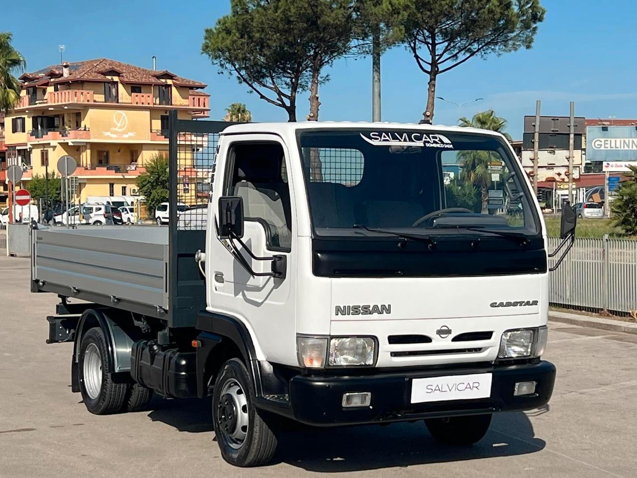 NISSAN CABSTAR RIBALTABILE TRILATERALE GANCIO TRAINO