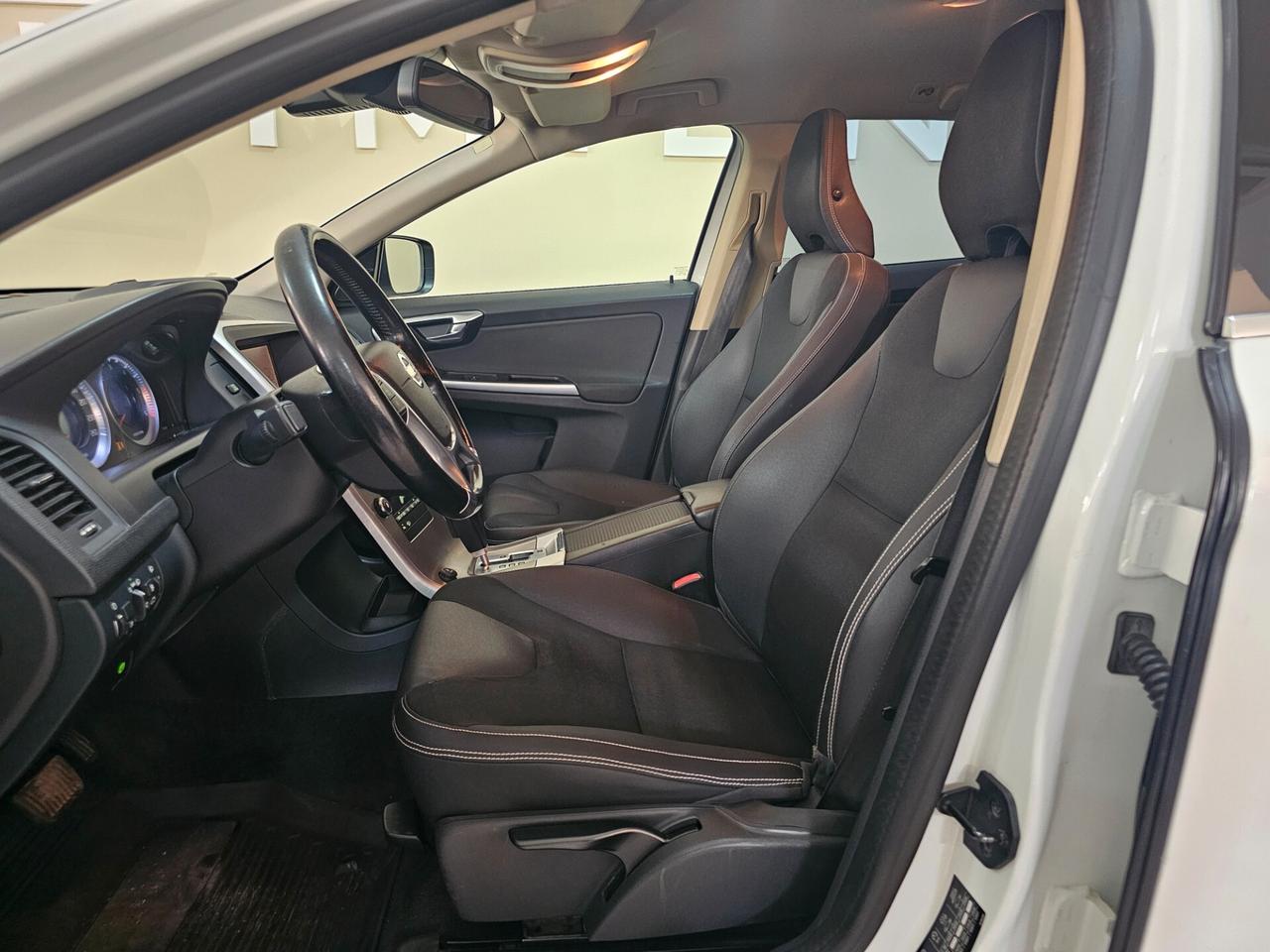 Volvo XC 60 XC60 D3 AWD Geartronic R-design