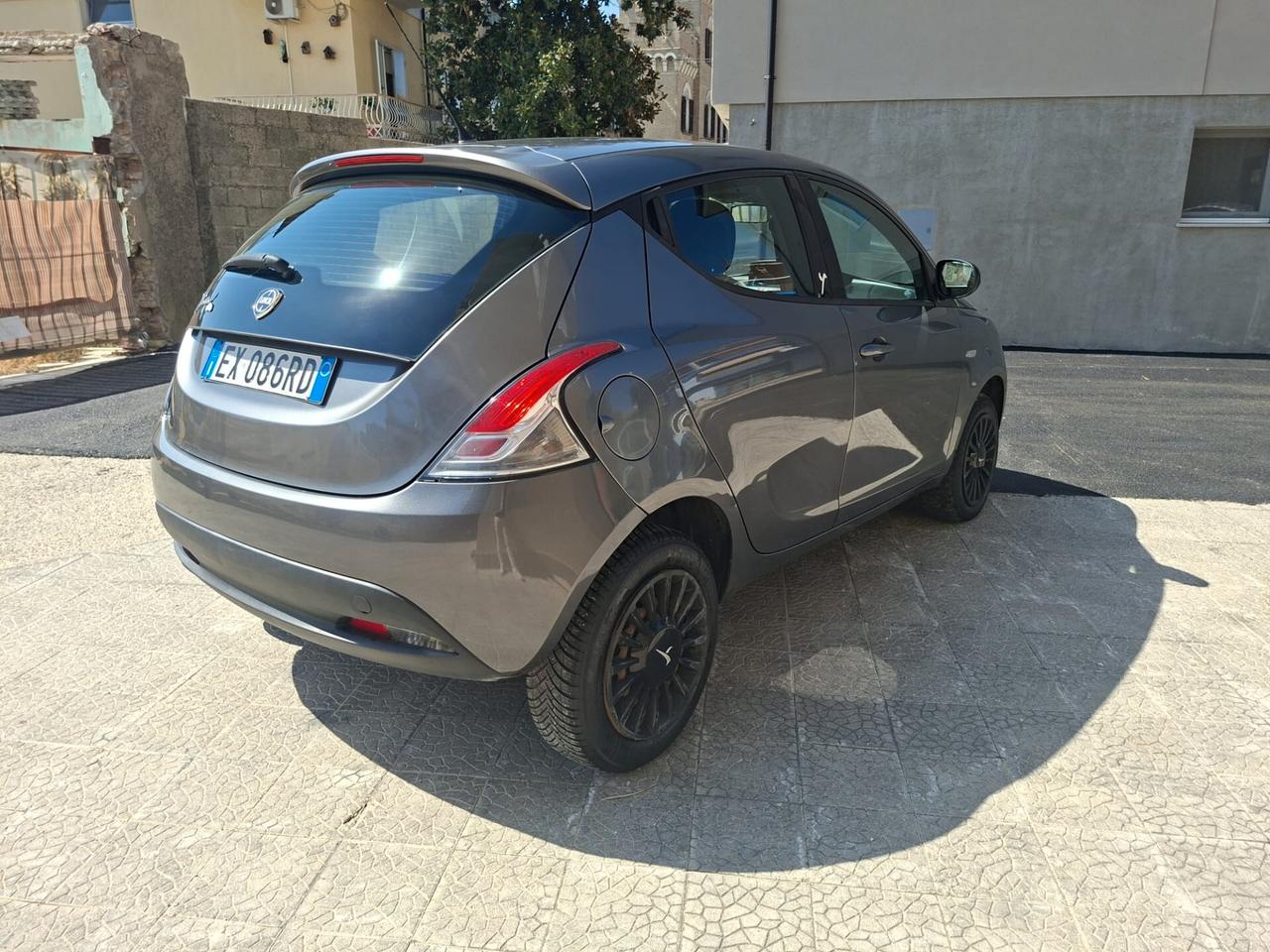 Lancia Ypsilon 0.9 TwinAir 85 CV 5 porte Metano Ecochic Gold